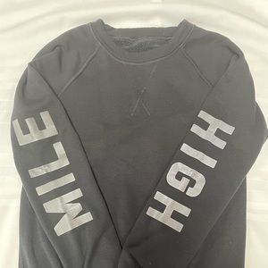 Lululemon “ Mile High” Black crewneck sweatshirt